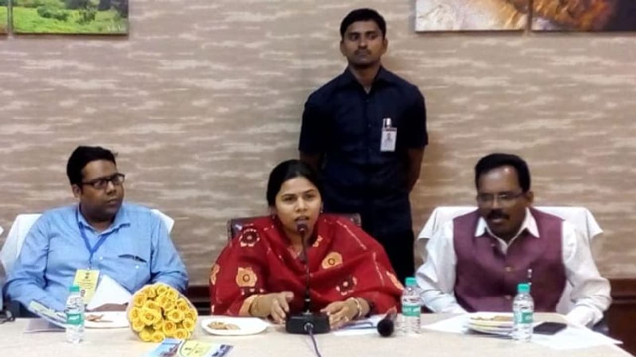 వచ్చే ఎన్నికల్లో నాకు కాదు అమ్మకు ఓటేయండి: అఖిలప్రియ వచ్చే ఎన్నికల్లో నాకు కాదు అమ్మకు ఓటేయండి: అఖిలప్రియ