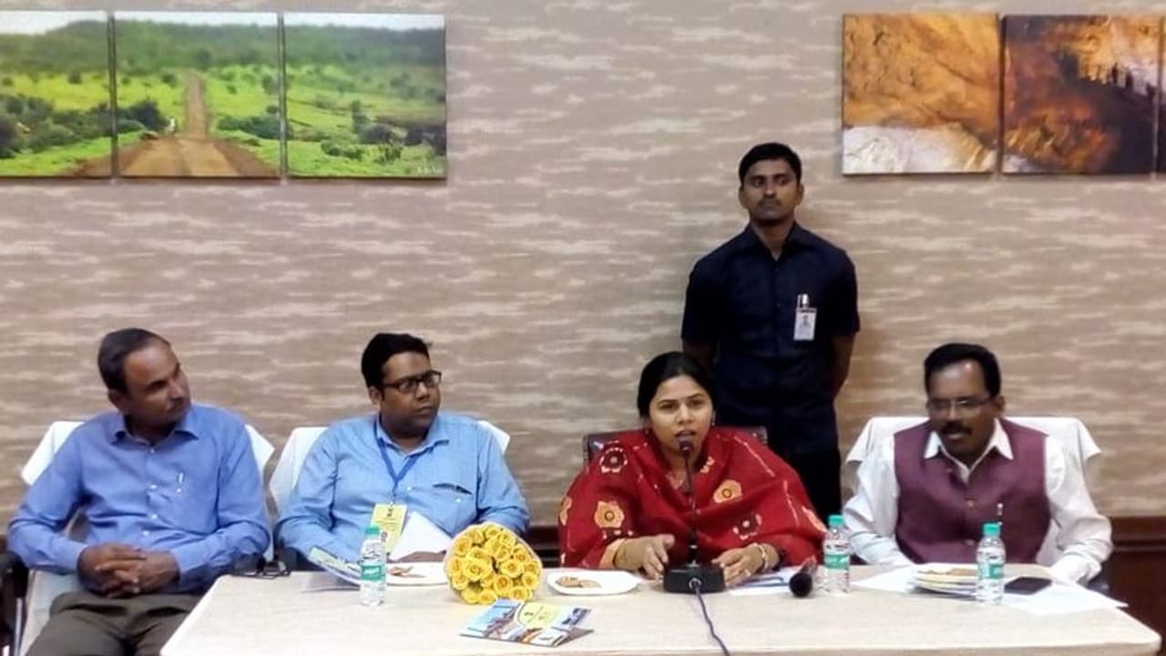 టీడీపీలోనే నాకు శత్రువులున్నారు: భూమా అఖిలప్రియ సంచలన వ్యాఖ్యలు టీడీపీలోనే నాకు శత్రువులున్నారు: భూమా అఖిలప్రియ సంచలన వ్యాఖ్యలు