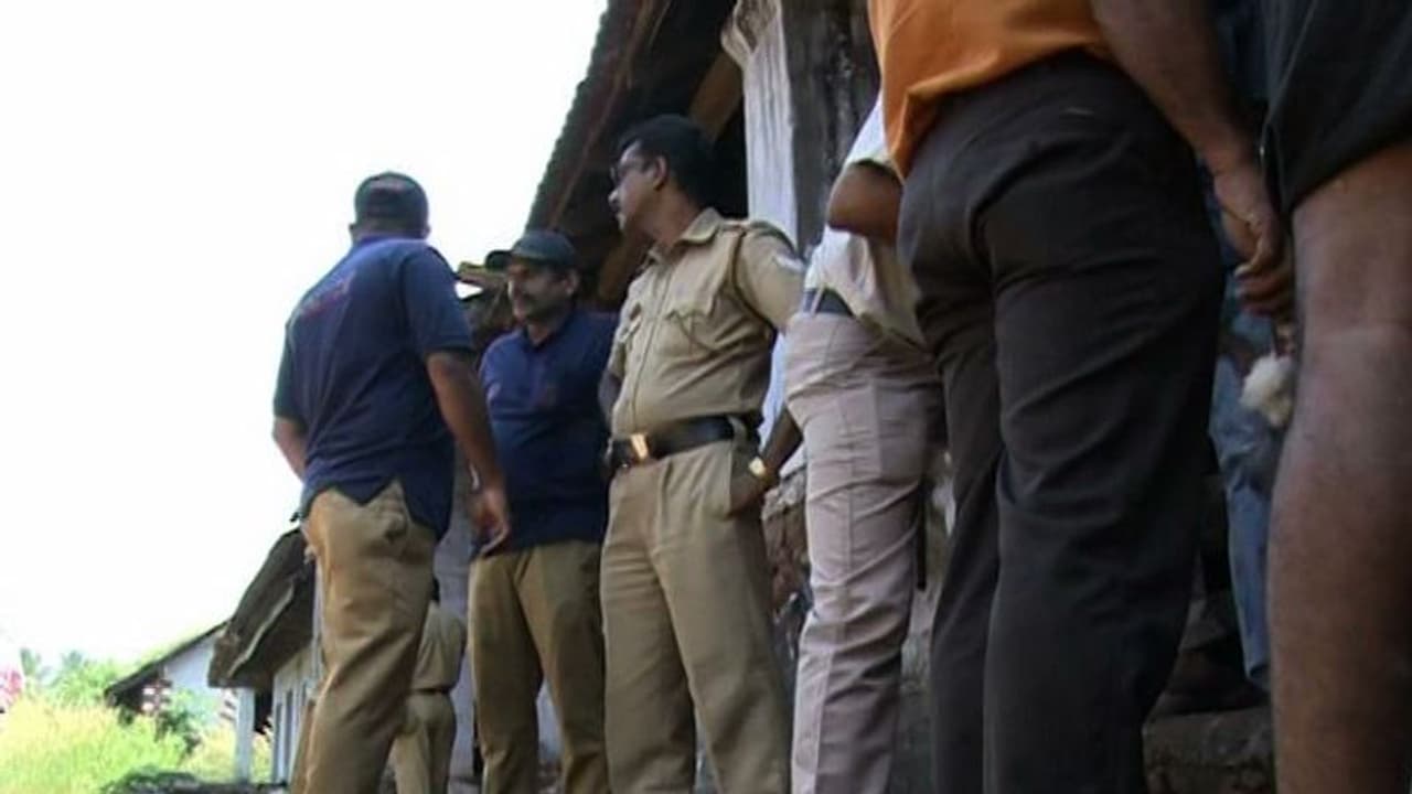 രണ്ട് ജ്വല്ലറികളില് ഭിത്ത് തുരന്ന് മോഷണം; കവര്ന്നത് നാലുലക്ഷം രൂപയുടെ വെള്ളി രണ്ട് ജ്വല്ലറികളില് ഭിത്ത് തുരന്ന് മോഷണം; കവര്ന്നത് നാലുലക്ഷം രൂപയുടെ വെള്ളി