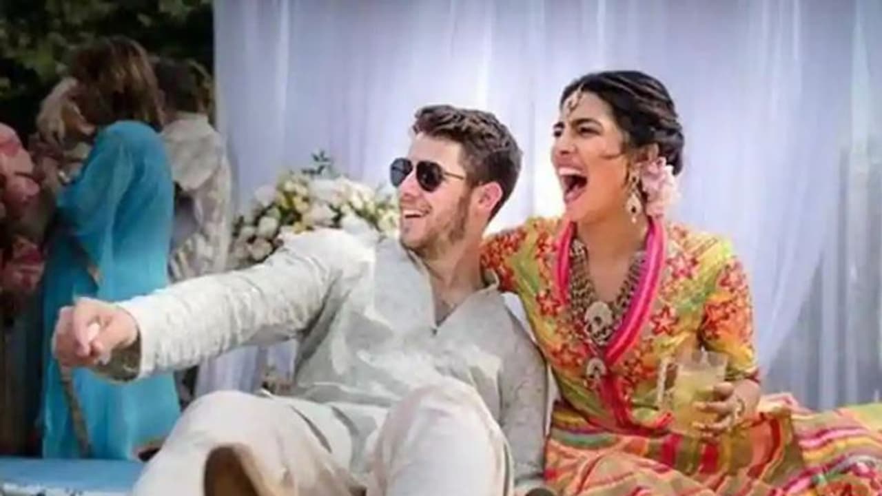 ಇಂದು ಹಿಂದೂ ಶೈಲಿಯಲ್ಲಿ ಪ್ರಿಯಾಂಕಾ ನಿಕ್ ಜೋನ್ಸ್ ವಿವಾಹ ಇಂದು ಹಿಂದೂ ಶೈಲಿಯಲ್ಲಿ ಪ್ರಿಯಾಂಕಾ ನಿಕ್ ಜೋನ್ಸ್ ವಿವಾಹ