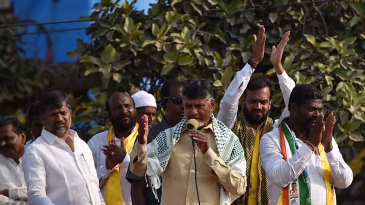 నేను ఇది చేశాను అని ఒకటి చెప్పు: కేసీఆర్పై బాబు విమర్శలు నేను ఇది చేశాను అని ఒకటి చెప్పు: కేసీఆర్పై బాబు విమర్శలు