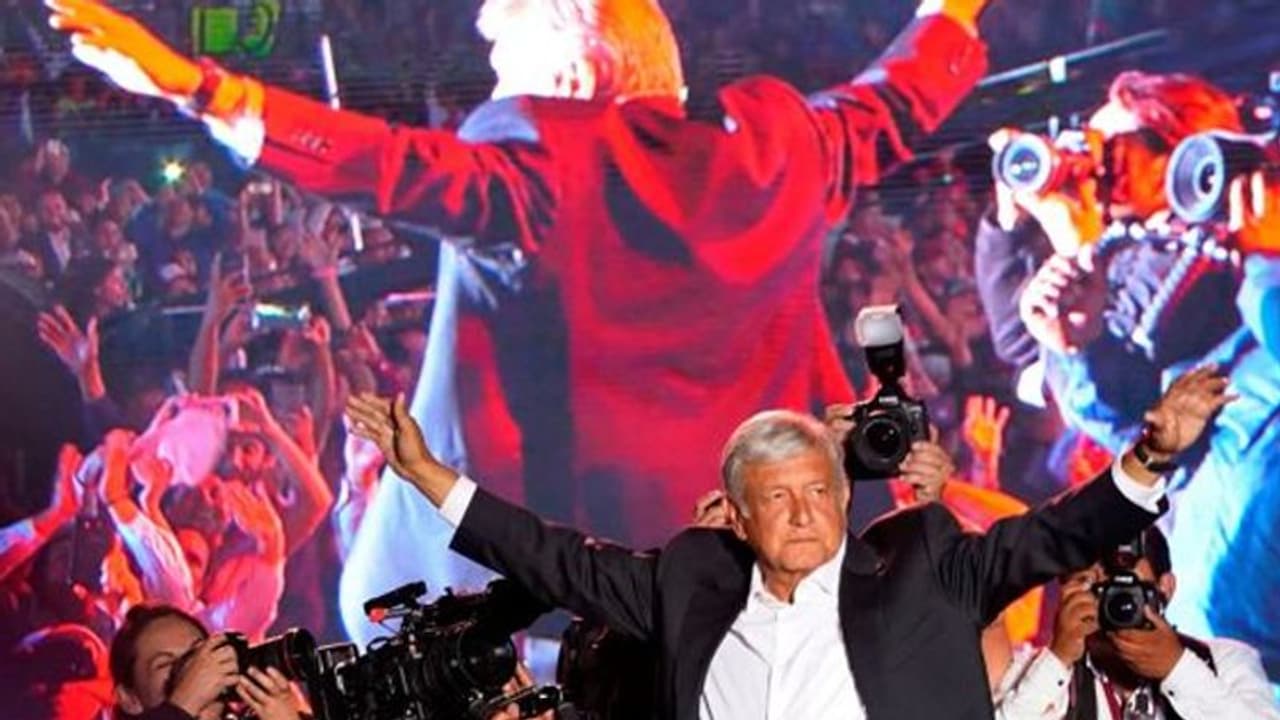 ചുവപ്പ് പടരുന്ന മെക്സിക്കോ; ഏഴ് ദശകത്തിനിപ്പുറം ഇടത് പക്ഷക്കാരനായ പ്രസിഡന്റ്; ഒബ്രഡോര് അധികാരമേറ്റു ചുവപ്പ് പടരുന്ന മെക്സിക്കോ; ഏഴ് ദശകത്തിനിപ്പുറം ഇടത് പക്ഷക്കാരനായ പ്രസിഡന്റ്; ഒബ്രഡോര് അധികാരമേറ്റു