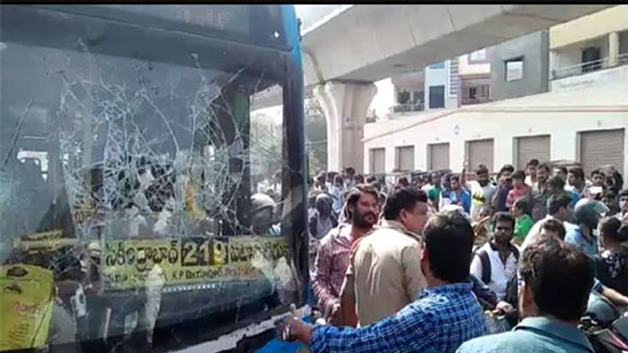 సనత్ నగర్ లో ఆర్టీసీ బస్సు బీభత్సం.. ఇద్దరు మృతి సనత్ నగర్ లో ఆర్టీసీ బస్సు బీభత్సం.. ఇద్దరు మృతి