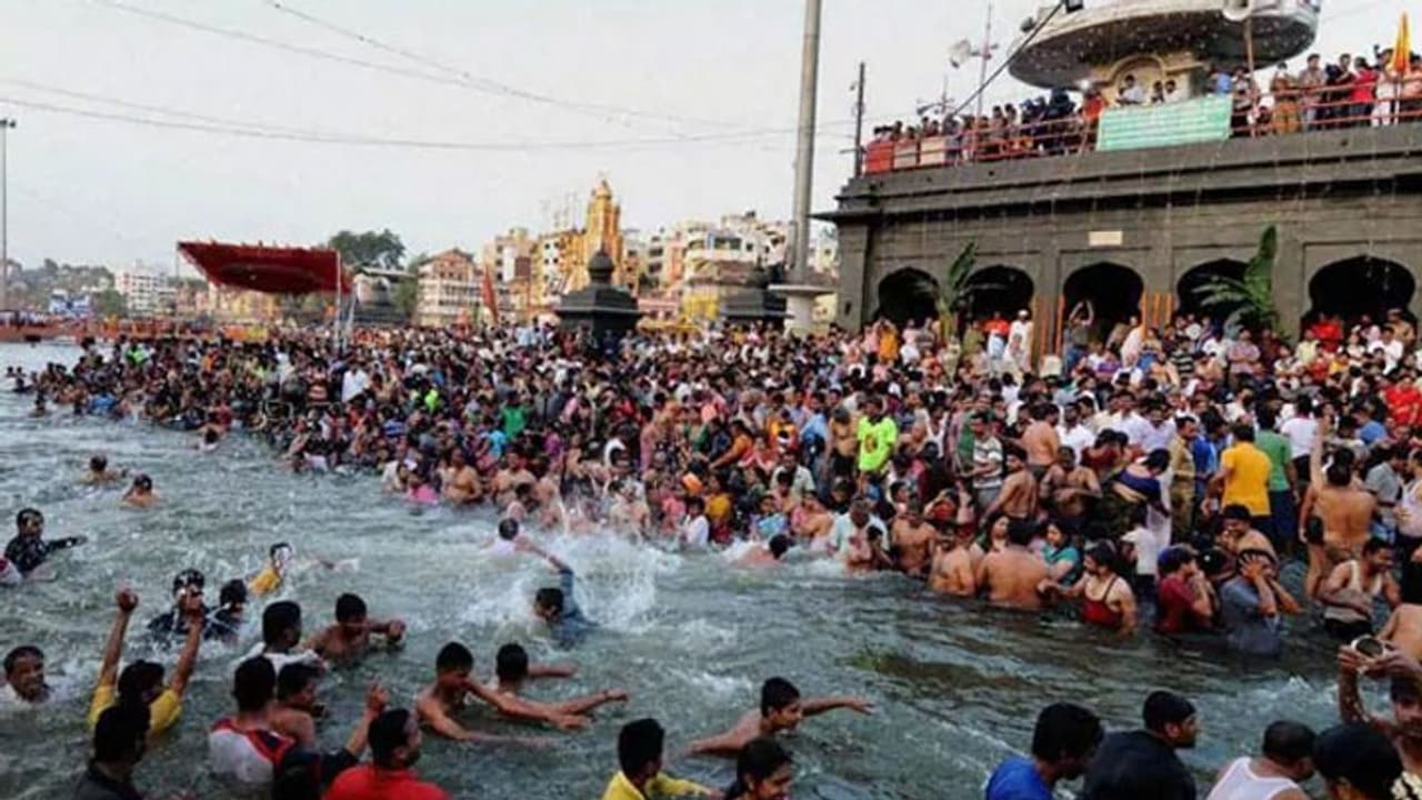 ಕುಂಭಮೇಳದಿಂದ 1.2 ಲಕ್ಷ ಕೋಟಿ ಆದಾಯ! ಕುಂಭಮೇಳದಿಂದ 1.2 ಲಕ್ಷ ಕೋಟಿ ಆದಾಯ!