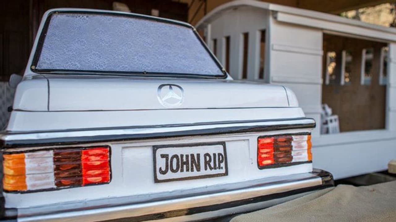 വ്യത്യസ്തമായ ചില ശവപ്പെട്ടികള്: ഓരോന്നിനും ഓരോ കഥയുണ്ട് വ്യത്യസ്തമായ ചില ശവപ്പെട്ടികള്: ഓരോന്നിനും ഓരോ കഥയുണ്ട്