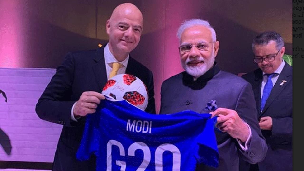 ಮೋದಿಗೆ ಸಿಕ್ತು ವಿಶೇಷ ಜೆರ್ಸಿ ಗಿಫ್ಟ್ ಮೋದಿಗೆ ಸಿಕ್ತು ವಿಶೇಷ ಜೆರ್ಸಿ ಗಿಫ್ಟ್