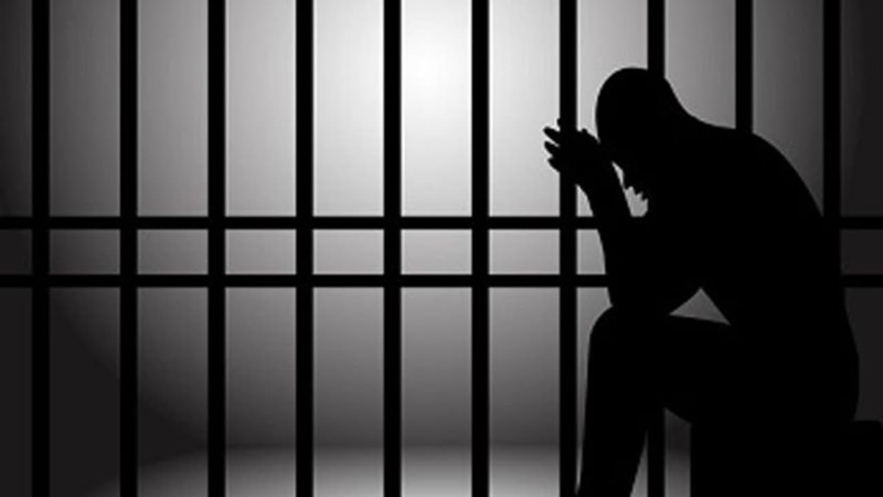 വിവാഹമോചനത്തിന് കോടതിയില് പോയ വ്യക്തിക്ക് കിട്ടിയത് ജയില്ശിക്ഷ; ചതിച്ചത് ഇംഗ്ലീഷ് വിവാഹമോചനത്തിന് കോടതിയില് പോയ വ്യക്തിക്ക് കിട്ടിയത് ജയില്ശിക്ഷ; ചതിച്ചത് ഇംഗ്ലീഷ്