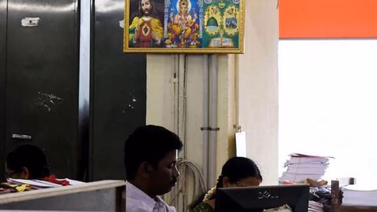 ಬೆಳಗಾವಿ: ಭಗ್ನಗೊಂಡ ನಾಲ್ಕು ಸಾವಿರ ದೇವರ ಫೋಟೋಗಳಿಗೆ ಅಗ್ನಿಸ್ಪರ್ಶ ಬೆಳಗಾವಿ: ಭಗ್ನಗೊಂಡ ನಾಲ್ಕು ಸಾವಿರ ದೇವರ ಫೋಟೋಗಳಿಗೆ ಅಗ್ನಿಸ್ಪರ್ಶ