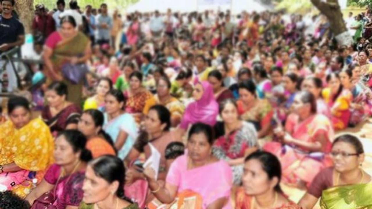 கடன் வாங்கிவிட்டு ஆட்டம் காட்டும் அரசுப் பள்ளி ஆசிரியர்கள்.. பள்ளிக் கல்வித்துறை விடுத்த அதிரடி எச்சரிக்கை.. கடன் வாங்கிவிட்டு ஆட்டம் காட்டும் அரசுப் பள்ளி ஆசிரியர்கள்.. பள்ளிக் கல்வித்துறை விடுத்த அதிரடி எச்சரிக்கை..