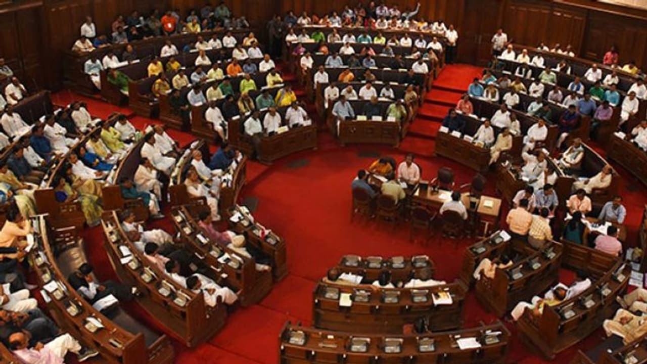 ಪಕ್ಷಾಂತರ ಮಾಡಿದ ಮತ್ತೋರ್ವ ಶಾಸಕ ಪಕ್ಷಾಂತರ ಮಾಡಿದ ಮತ್ತೋರ್ವ ಶಾಸಕ