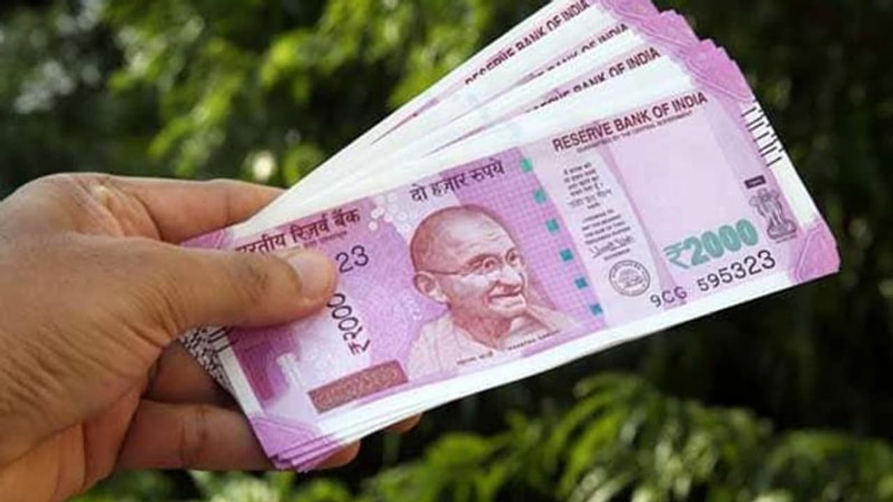 அடுத்தடுத்து சிக்கும் திமுக வேட்பாளர்கள்... பணப்பட்டுவாடா குறித்து உயர் நீதிமன்றம் பிறப்பித்த உத்தரவு! அடுத்தடுத்து சிக்கும் திமுக வேட்பாளர்கள்... பணப்பட்டுவாடா குறித்து உயர் நீதிமன்றம் பிறப்பித்த உத்தரவு!