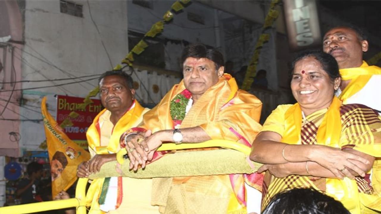 ఆంధ్రాకు రా చూసుకుందాం...కేసీఆర్కు బాలకృష్ణ వార్నింగ్ ఆంధ్రాకు రా చూసుకుందాం...కేసీఆర్కు బాలకృష్ణ వార్నింగ్