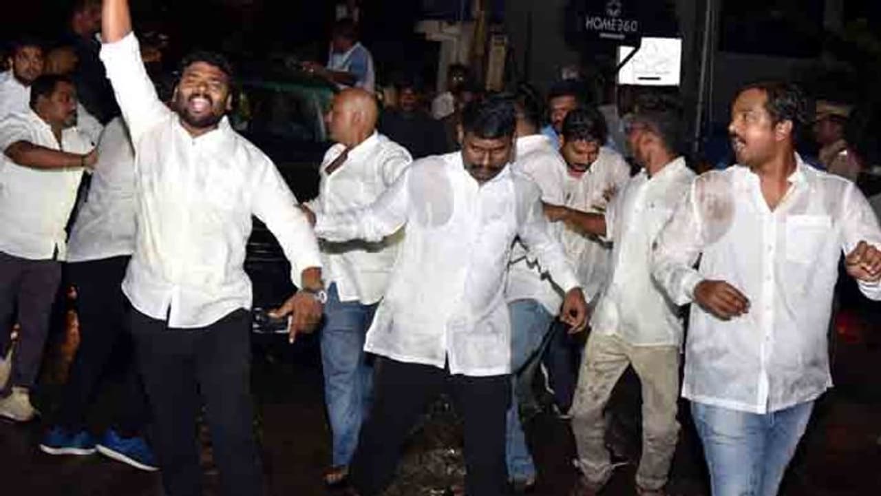 రేవంత్‌రెడ్డి అరెస్ట్ ...కొడంగల్‌లో ఉద్రిక్తత, 144 సెక్షన్ (వీడియో)