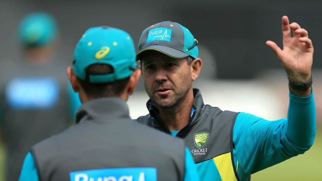 ഓസീസ് ബൗളര്മാര്ക്ക് കോലിയെ വീഴ്ത്താനുള്ള തന്ത്രങ്ങളുപദേശിച്ച് പോണ്ടിംഗ് ഓസീസ് ബൗളര്മാര്ക്ക് കോലിയെ വീഴ്ത്താനുള്ള തന്ത്രങ്ങളുപദേശിച്ച് പോണ്ടിംഗ്