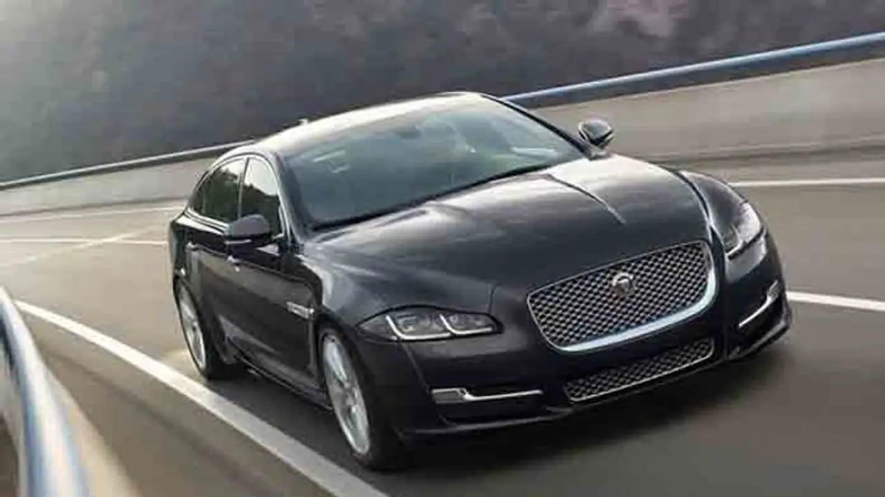 మార్కెట్లోకి రోవర్ ‘స్వర్ణోత్సవ’ ఎక్స్జే50: గంటకు 250 కి.మీ. స్పీడ్ మార్కెట్లోకి రోవర్ ‘స్వర్ణోత్సవ’ ఎక్స్జే50: గంటకు 250 కి.మీ. స్పీడ్