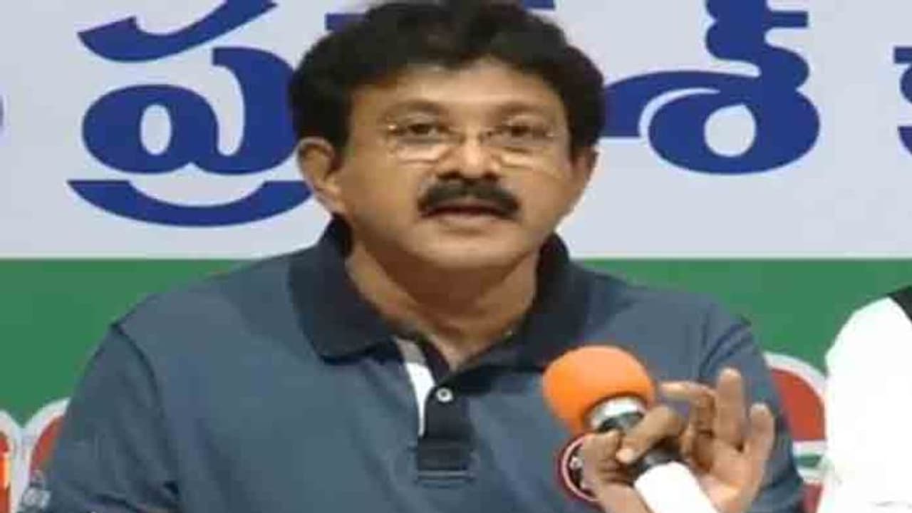 144 సెక్షన్ ఉన్నప్పుడు.. కేసీఆర్ సభ ఎలా పెడతారు: జంధ్యాల 144 సెక్షన్ ఉన్నప్పుడు.. కేసీఆర్ సభ ఎలా పెడతారు: జంధ్యాల