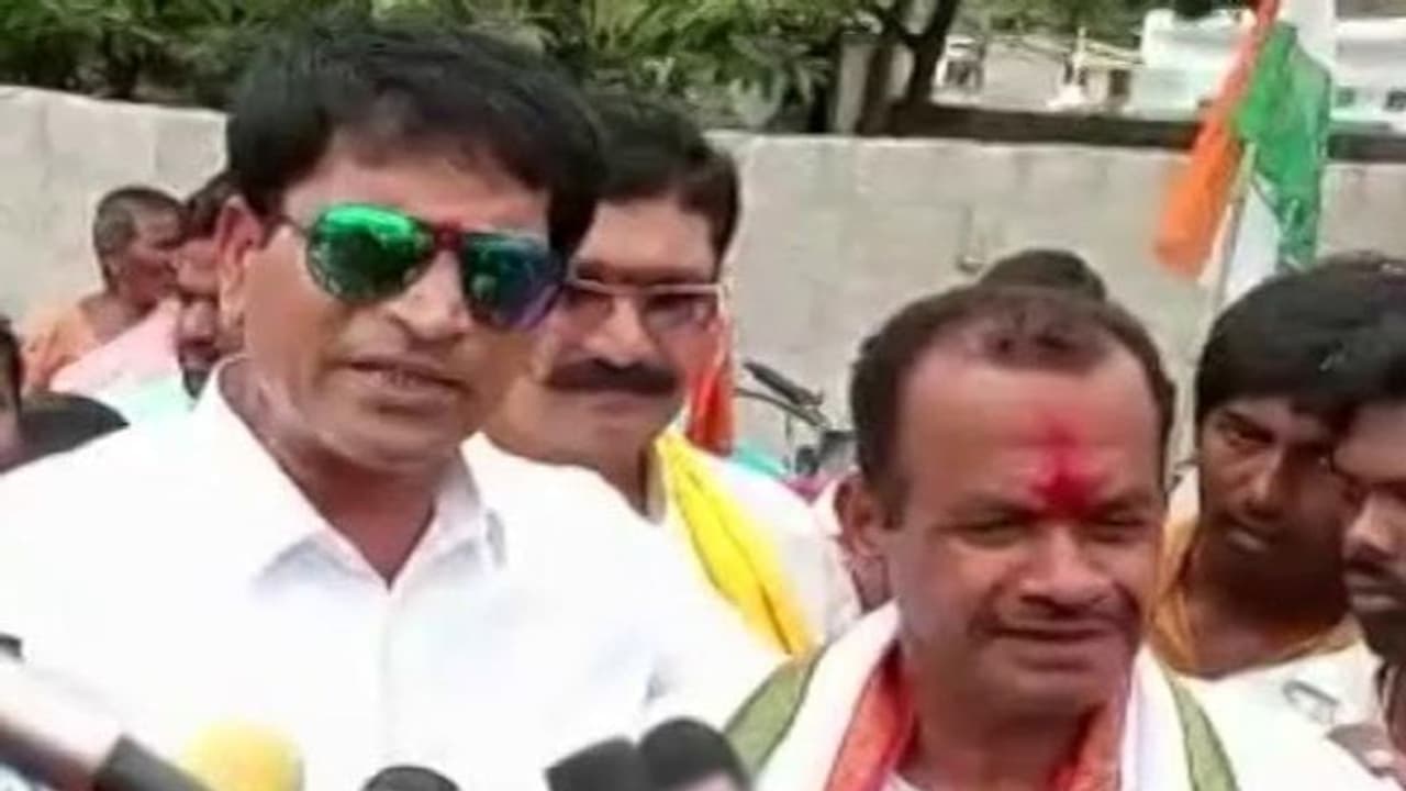 కోమటిరెడ్డి ప్రచారంలో పాల్గొన్న ప్రముఖ సినీనటుడు కోమటిరెడ్డి ప్రచారంలో పాల్గొన్న ప్రముఖ సినీనటుడు