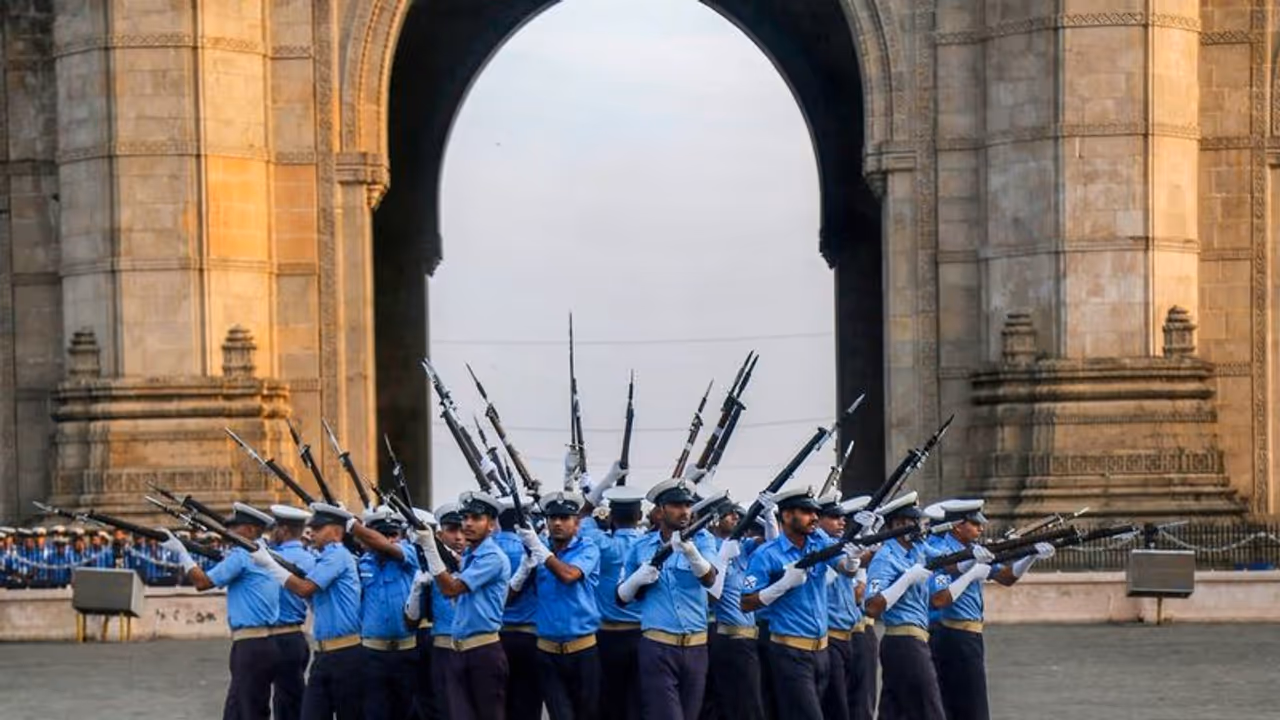PM Modi, President Kovind wish Indian Navy personnel on Navy Day