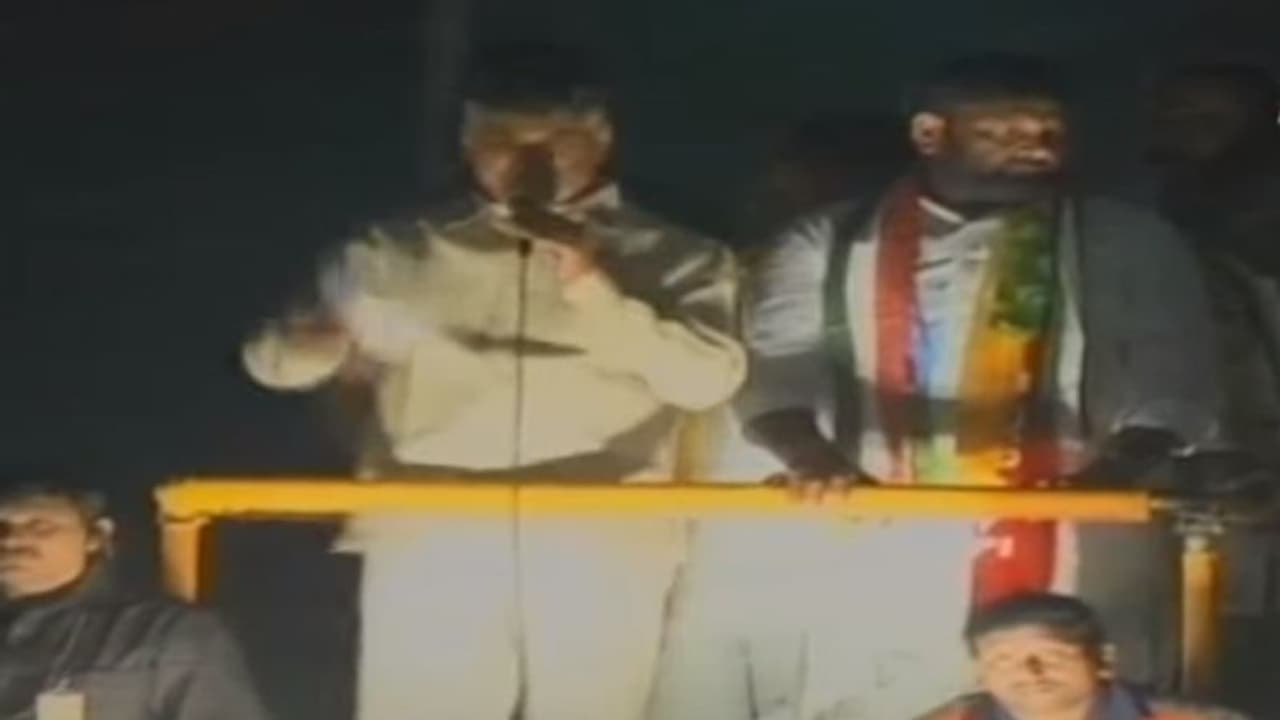 బంగారు బాతును అప్పగిస్తే, అప్పులపాల్జేశావ్: కేసీఆర్ పై చంద్రబాబు బంగారు బాతును అప్పగిస్తే, అప్పులపాల్జేశావ్: కేసీఆర్ పై చంద్రబాబు