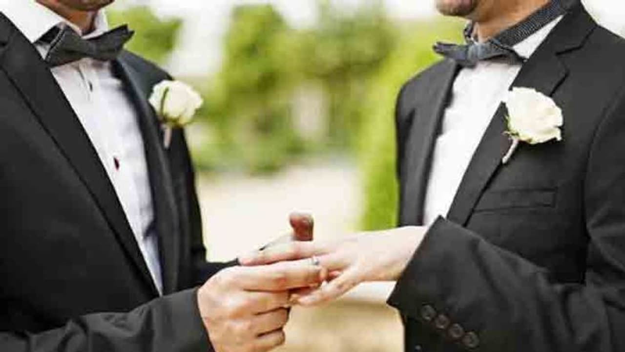 ఒకరి ప్రాణం తీసిన ఆ ఫోటోలు.... ఒకరి ప్రాణం తీసిన ఆ ఫోటోలు....