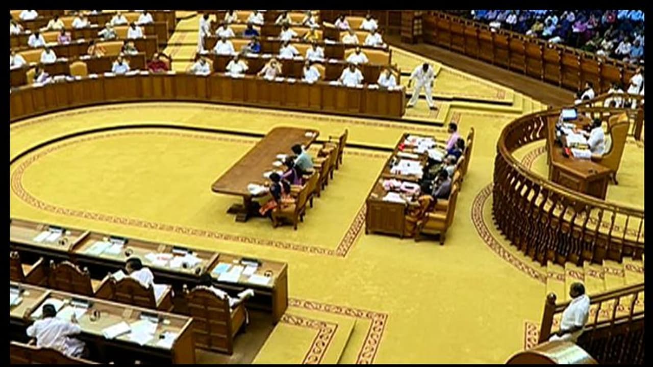 നിയമസഭ സമ്മേളനം ഡിസംബർ ആദ്യവാരം; ഗവർണറെ ചാൻസലർ സ്ഥാനത്ത് നിന്ന് മാറ്റാനുള്ള ബിൽ അവതരിപ്പിച്ചേക്കും