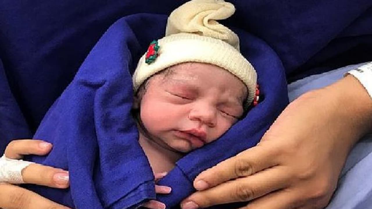 മരിച്ച സ്ത്രീയുടെ ഗര്ഭപാത്രത്തില് നിന്ന് ജനിച്ച ലോകത്തിലെ ആദ്യത്തെ കുഞ്ഞ് മരിച്ച സ്ത്രീയുടെ ഗര്ഭപാത്രത്തില് നിന്ന് ജനിച്ച ലോകത്തിലെ ആദ്യത്തെ കുഞ്ഞ്