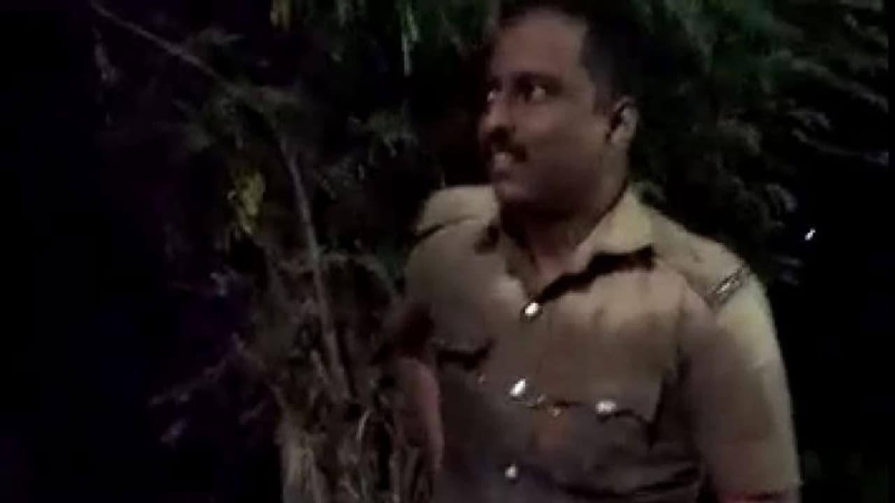 திருநங்கையுடன் உல்லாசம்... காவலர் காத்திருப்போர் பட்டியலுக்கு மாற்றம்! திருநங்கையுடன் உல்லாசம்... காவலர் காத்திருப்போர் பட்டியலுக்கு மாற்றம்!