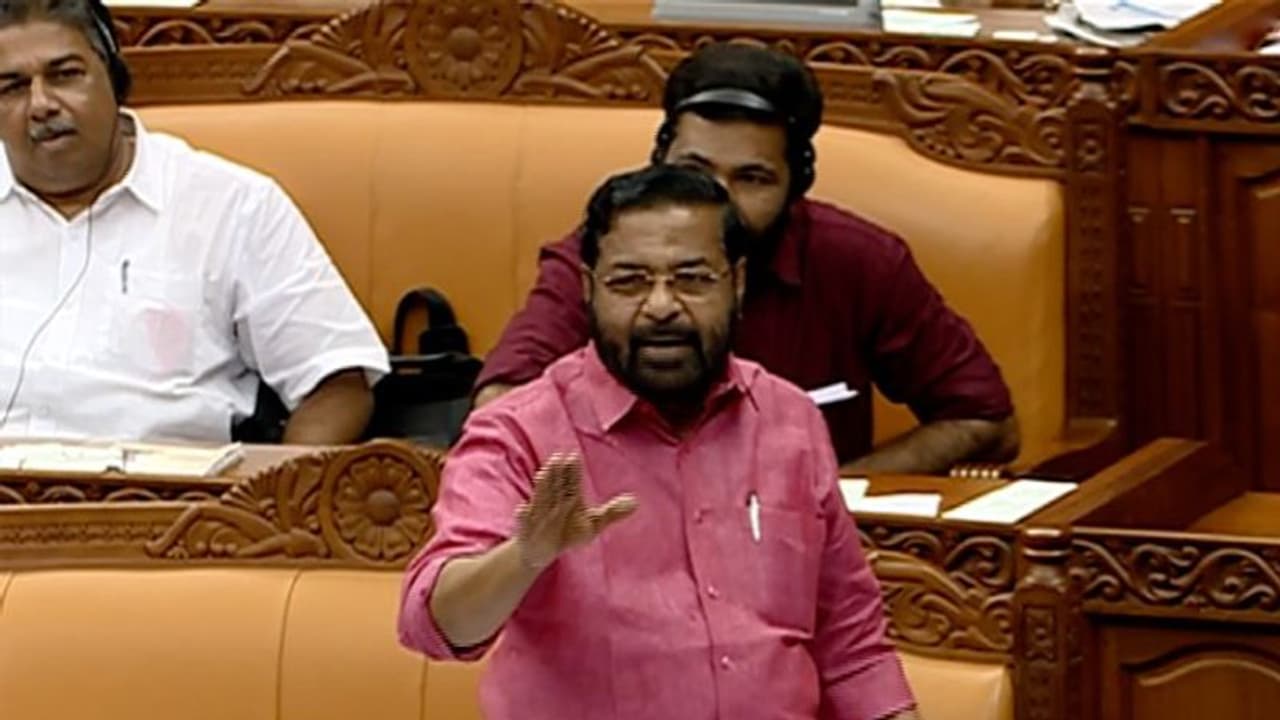 ആരാധനാലയങ്ങളുടെ പരിസരത്തെ എല്ലാവിധ കായികപരിശീലനവും നിരീക്ഷണത്തില്: ദേവസ്വം മന്ത്രി ആരാധനാലയങ്ങളുടെ പരിസരത്തെ എല്ലാവിധ കായികപരിശീലനവും നിരീക്ഷണത്തില്: ദേവസ്വം മന്ത്രി