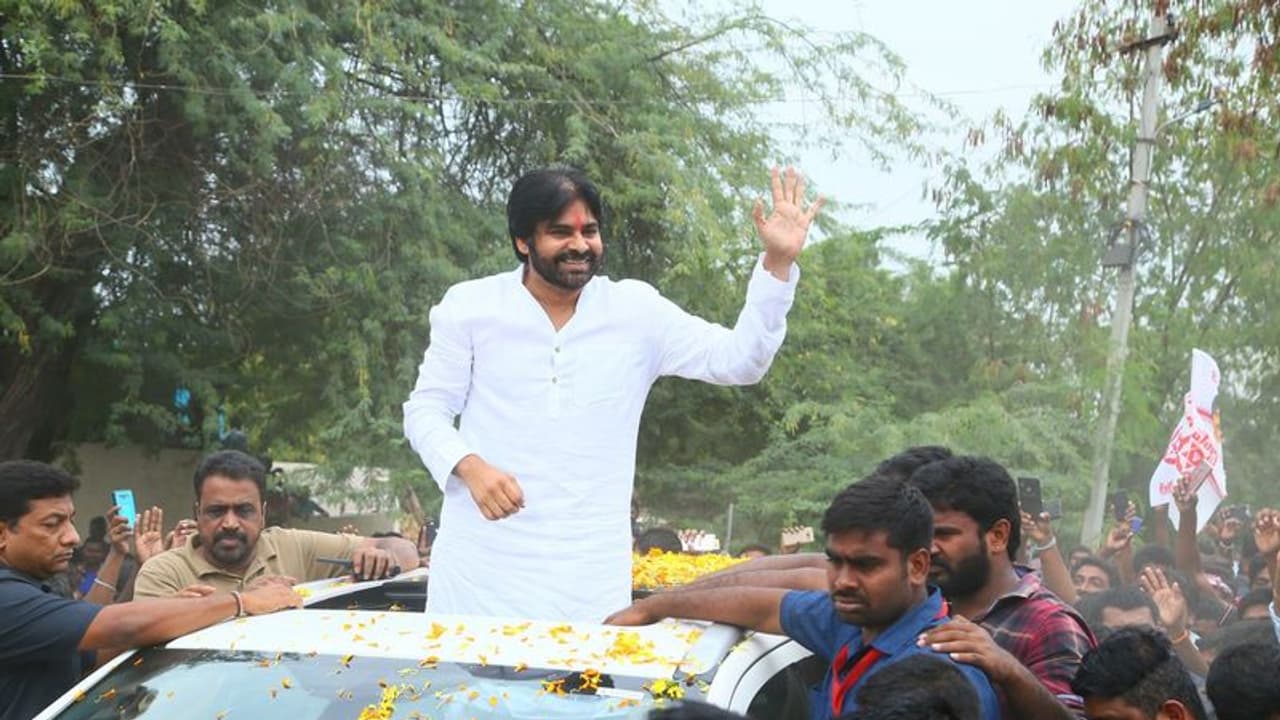 జగన్, చంద్రబాబులపై పవన్ కల్యాణ్ సంచలన వ్యాఖ్యలు జగన్, చంద్రబాబులపై పవన్ కల్యాణ్ సంచలన వ్యాఖ్యలు