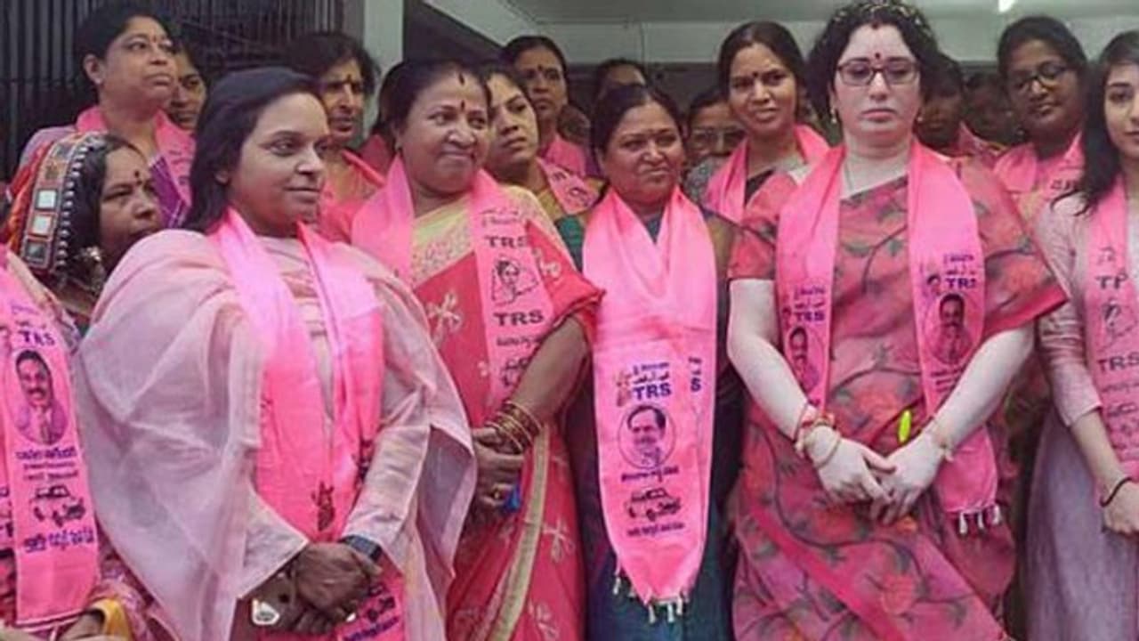 టీఆర్ఎస్ తరపున లగడపాటి భార్య ప్రచారం