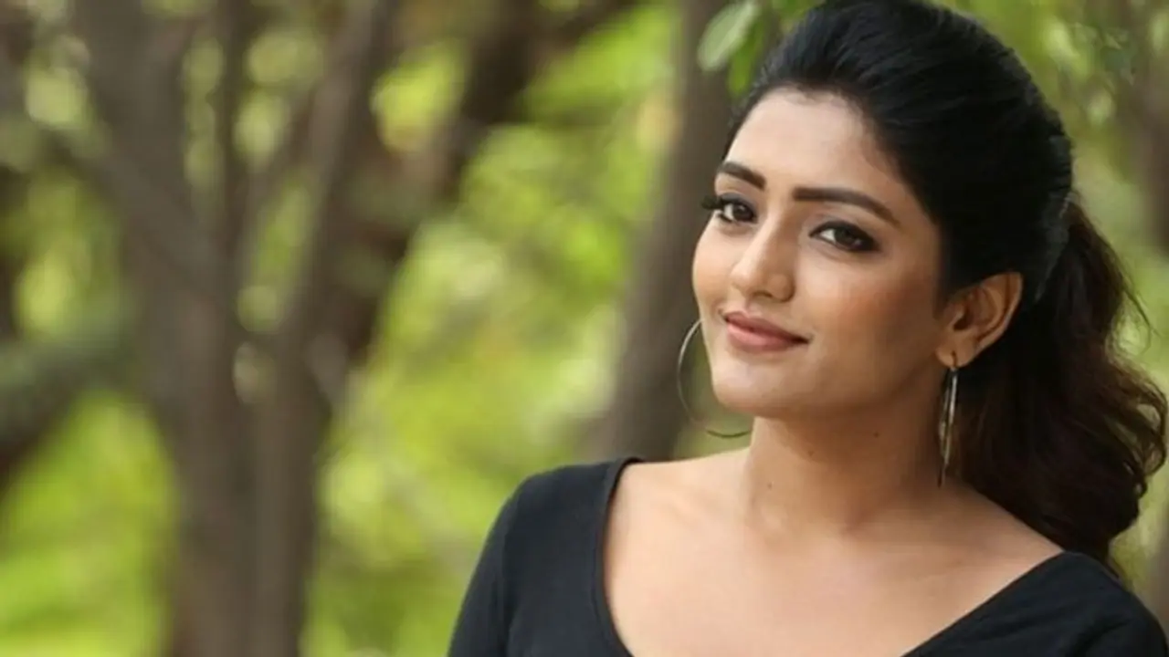 రాజమౌళి 'RRR'లో ఛాన్స్.. ఈషా రెబ్బ ఏమంటుందంటే..? రాజమౌళి 'RRR'లో ఛాన్స్.. ఈషా రెబ్బ ఏమంటుందంటే..?