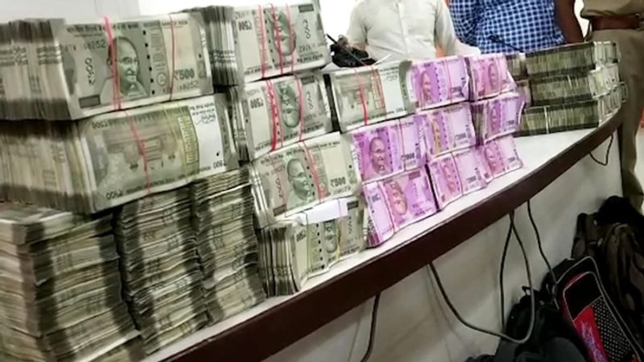 नेताओं की संपत्ति में बढ़ोत्तरी पर सुप्रीम कोर्ट ने उठाया सवाल