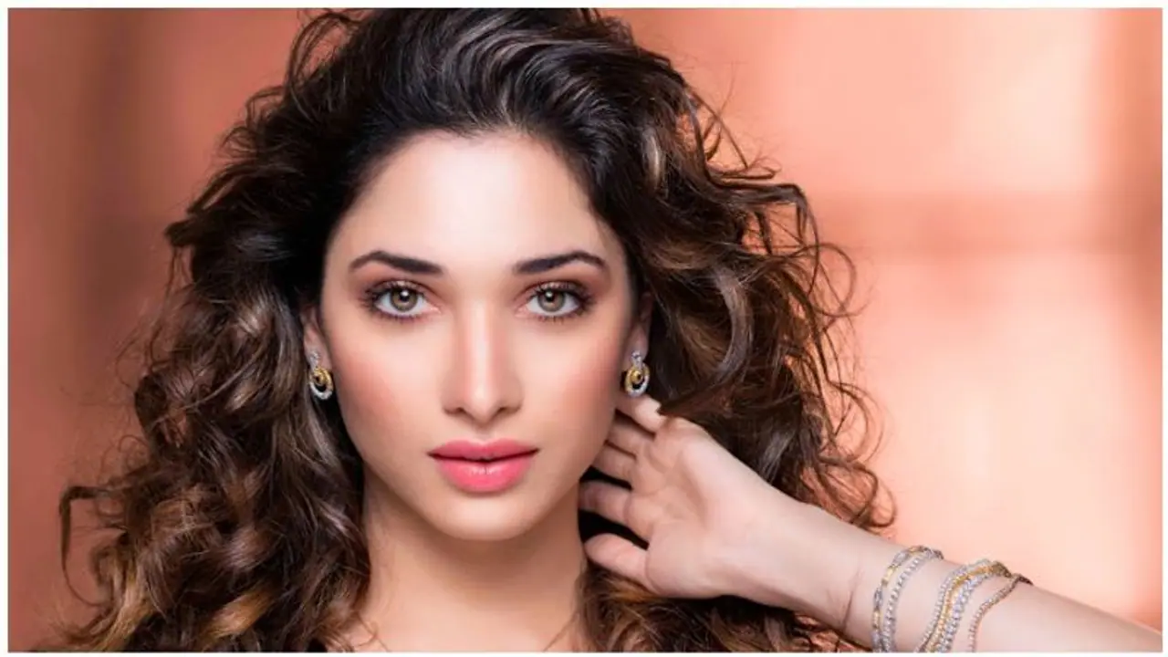 తమన్నా ఇంత కష్టం ఎలా తట్టుకుంటోందో తమన్నా ఇంత కష్టం ఎలా తట్టుకుంటోందో