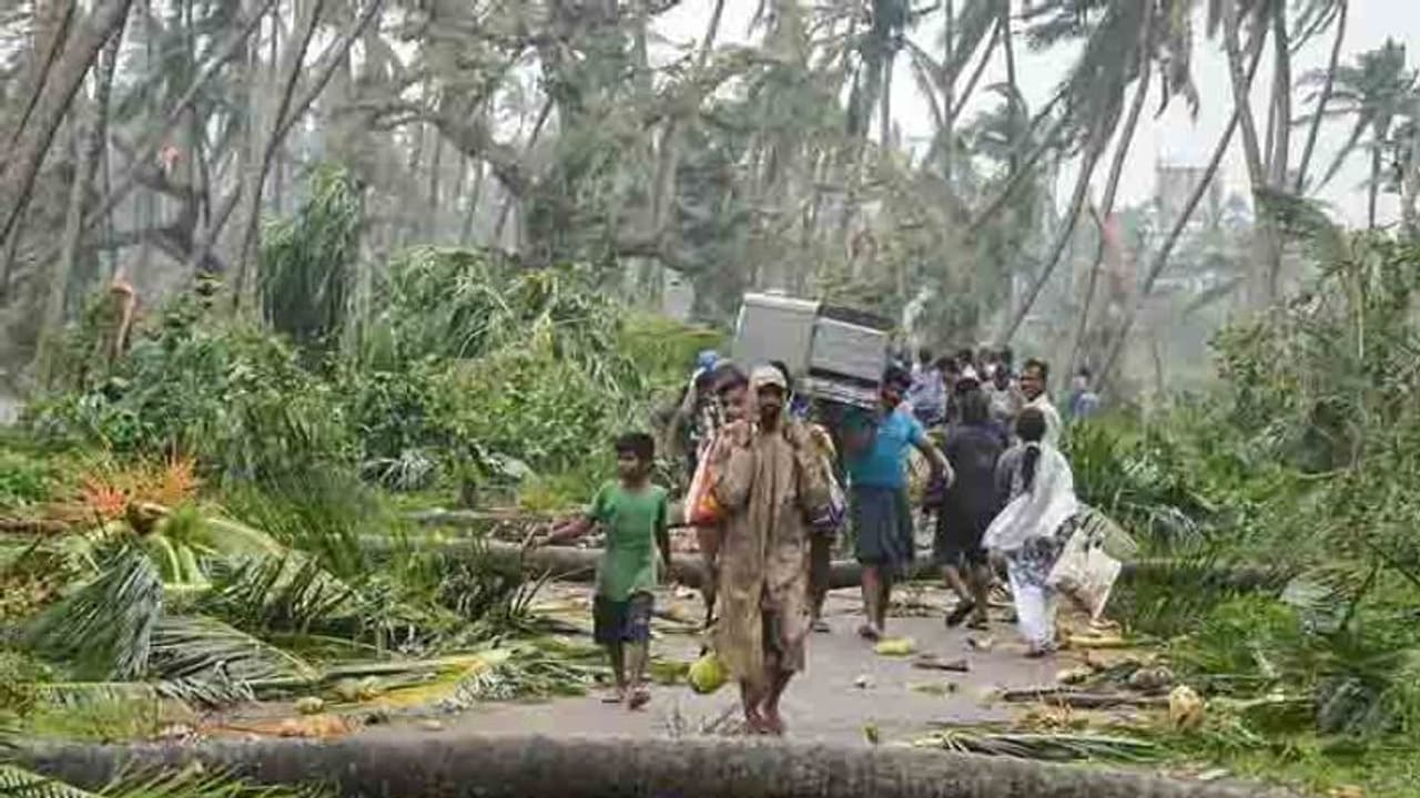 తిత్లీ తుఫాను: ఏపీకి విడుదలైన కేంద్ర సాయం తిత్లీ తుఫాను: ఏపీకి విడుదలైన కేంద్ర సాయం
