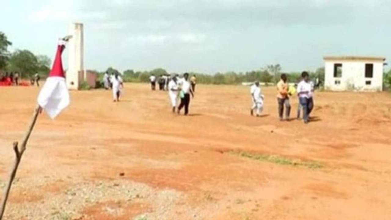 எய்ம்ஸ் மருத்துவமனைக்கு 222 ஏக்கர் நிலம் ஒப்படைப்பு.. மார்ச் மாதத்தில் பணிகள் தொடங்கும். நீதிமன்றத்தில் தகவல். எய்ம்ஸ் மருத்துவமனைக்கு 222 ஏக்கர் நிலம் ஒப்படைப்பு.. மார்ச் மாதத்தில் பணிகள் தொடங்கும். நீதிமன்றத்தில் தகவல்.