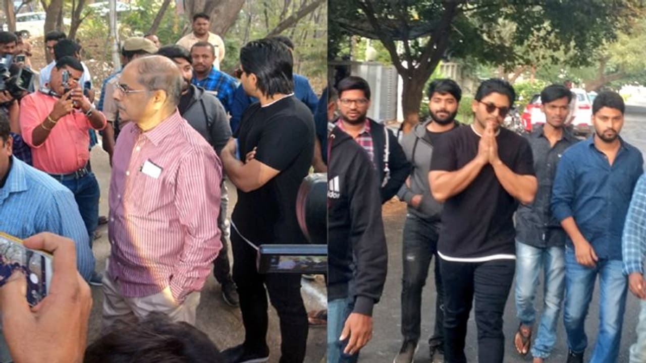 క్యూలో వెళ్లి ఓటు వేసిన అల్లు అర్జున్! క్యూలో వెళ్లి ఓటు వేసిన అల్లు అర్జున్!