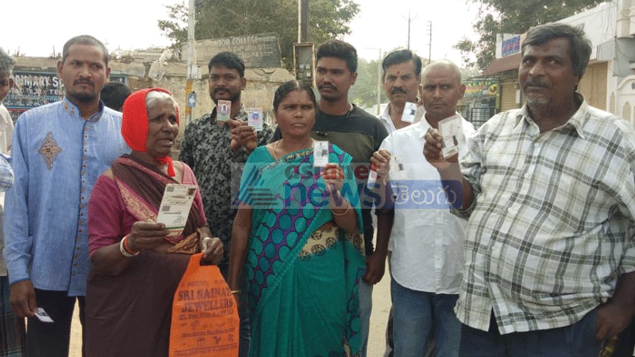 పాలేరులో 25శాతం పోలింగ్ నమోదు పాలేరులో 25శాతం పోలింగ్ నమోదు