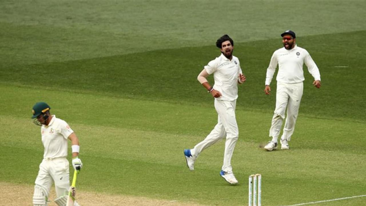 അഡ്ലെയ്ഡിലെ വിക്കറ്റ് വീഴ്ചയിലും തല ഉയര്ത്തി ഹെഡ്; കരുത്ത് കാണിച്ച് ഇന്ത്യന് ബൗളര്മാര് അഡ്ലെയ്ഡിലെ വിക്കറ്റ് വീഴ്ചയിലും തല ഉയര്ത്തി ഹെഡ്; കരുത്ത് കാണിച്ച് ഇന്ത്യന് ബൗളര്മാര്