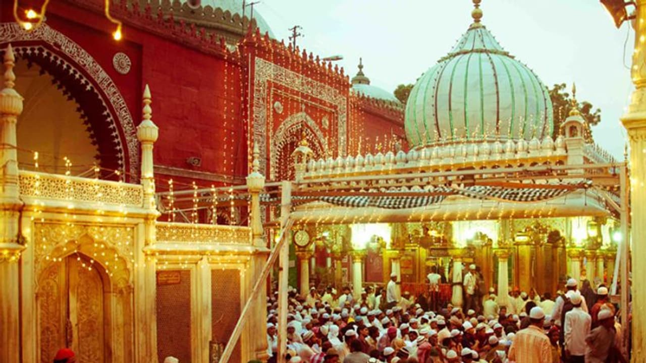 നിസാമുദ്ദീൻ ദർഗയിൽ യുവതീപ്രവേശനം അനുവദിക്കണം എന്നാവശ്യപ്പെട്ട് ഹർജി നിസാമുദ്ദീൻ ദർഗയിൽ യുവതീപ്രവേശനം അനുവദിക്കണം എന്നാവശ്യപ്പെട്ട് ഹർജി