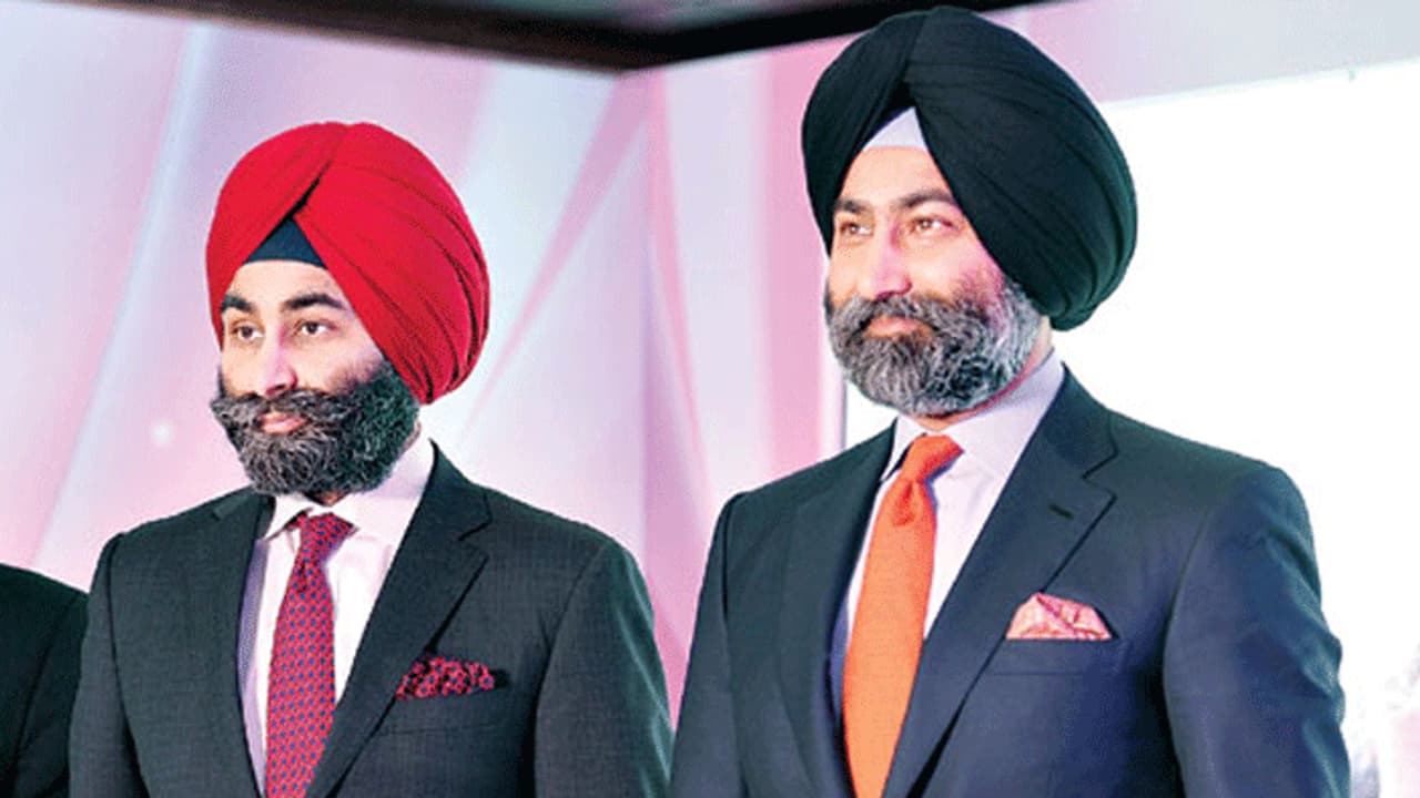 మాజీ ఫొర్టిస్ బ్రదర్స్ పొట్టుపొట్టు.. వాటాల కోసం పరస్పరం దాడులు మాజీ ఫొర్టిస్ బ్రదర్స్ పొట్టుపొట్టు.. వాటాల కోసం పరస్పరం దాడులు