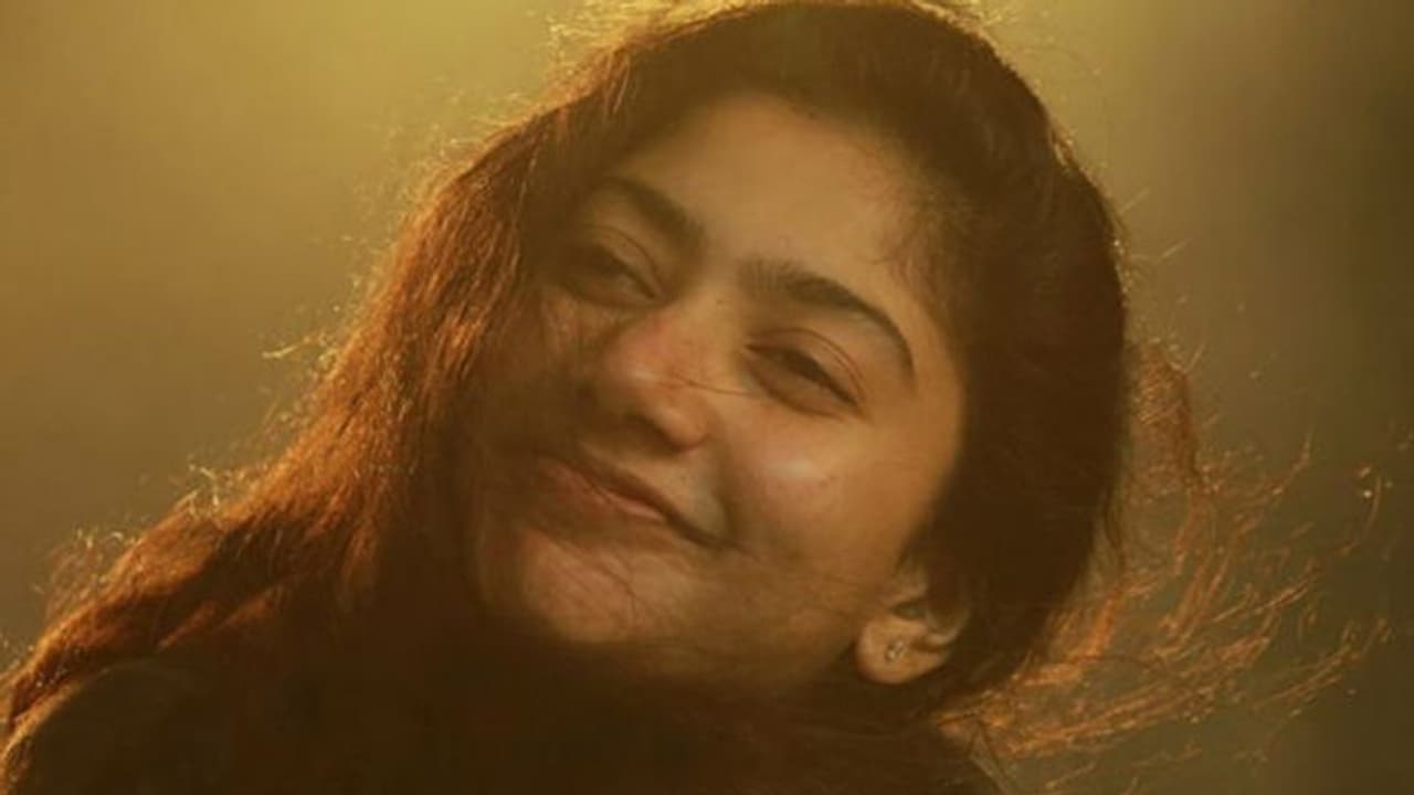 సహజీవనంపై ఫిదా బ్యూటీ కామెంట్! సహజీవనంపై ఫిదా బ్యూటీ కామెంట్!