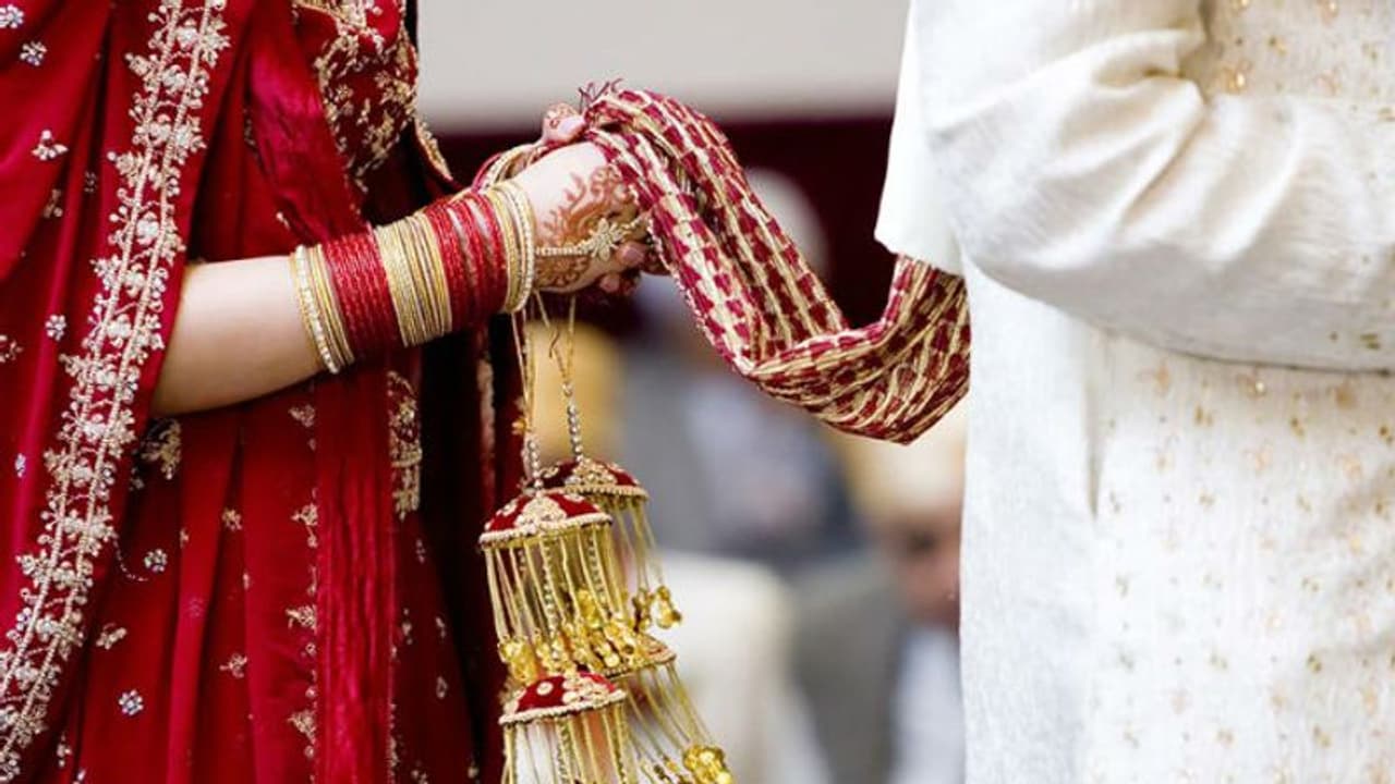 మరికొద్ది సేపట్లో వివాహం, వరుడు పరారీ ఎందుకంటే....