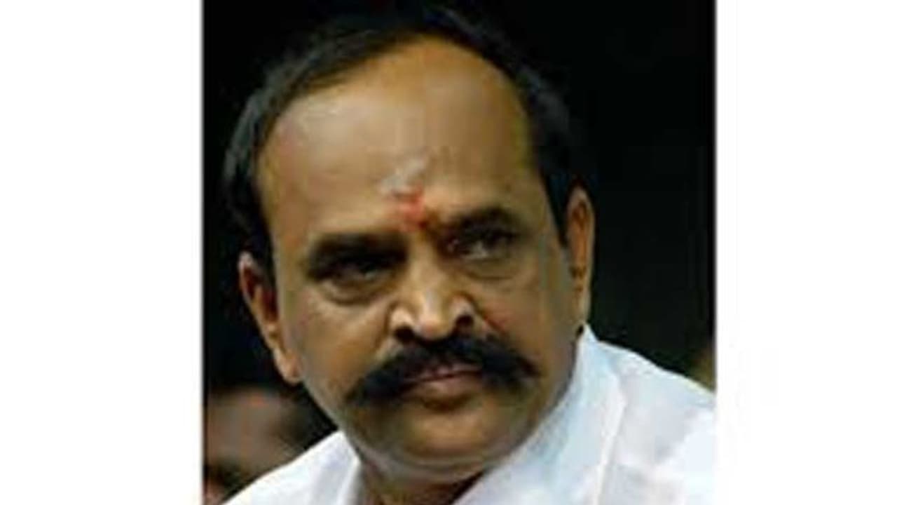 தன்மானம் கிலோ என்னா விலைன்னு தெரியுமா டியர்?:	காங்கிரஸை கதறவிடும் முறுக்கு மீசை அமைச்சர்