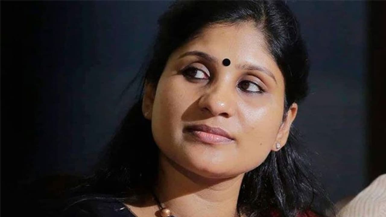 'നിങ്ങൾക്കും മനുഷ്യർക്കുമിടയിൽ ഒരു മതിൽ എന്നേ ആവശ്യമാണ്'; വിവാദങ്ങള്ക്ക് ശേഷം ദീപനിശാന്ത് പറയുന്നു 'നിങ്ങൾക്കും മനുഷ്യർക്കുമിടയിൽ ഒരു മതിൽ എന്നേ ആവശ്യമാണ്'; വിവാദങ്ങള്ക്ക് ശേഷം ദീപനിശാന്ത് പറയുന്നു