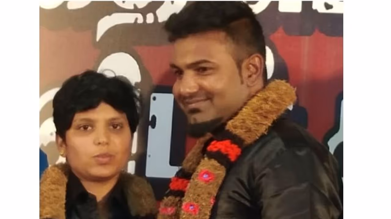 மலைக்க வைக்கும் உடுமலை கவுசல்யா..! மத்திய அரசு பணி கிடைத்த ஒரே வாரத்தில் இப்படியொரு காரியம் செய்தாரா...? மலைக்க வைக்கும் உடுமலை கவுசல்யா..! மத்திய அரசு பணி கிடைத்த ஒரே வாரத்தில் இப்படியொரு காரியம் செய்தாரா...?