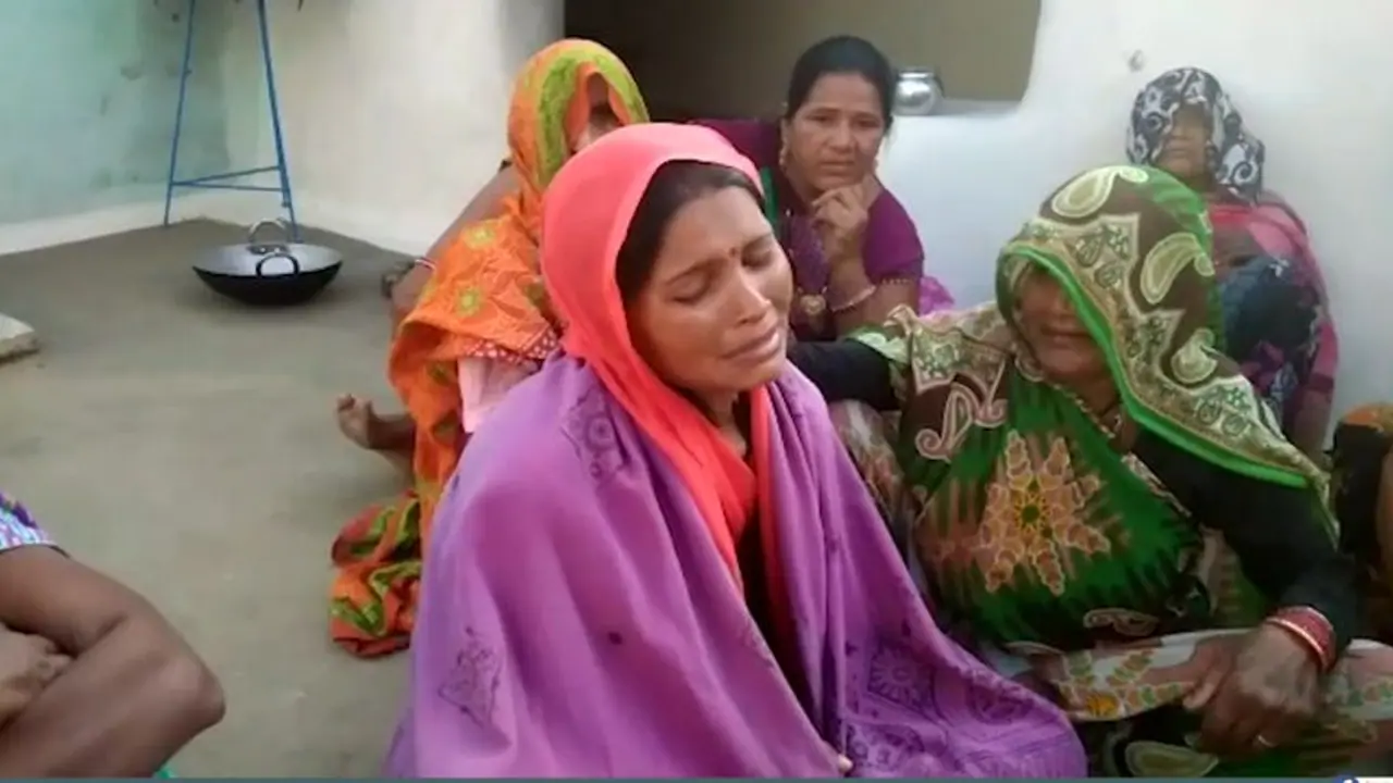 स्कूल में पेयजल न होने से चली गई मासूम की जान (वीडियो) स्कूल में पेयजल न होने से चली गई मासूम की जान (वीडियो)