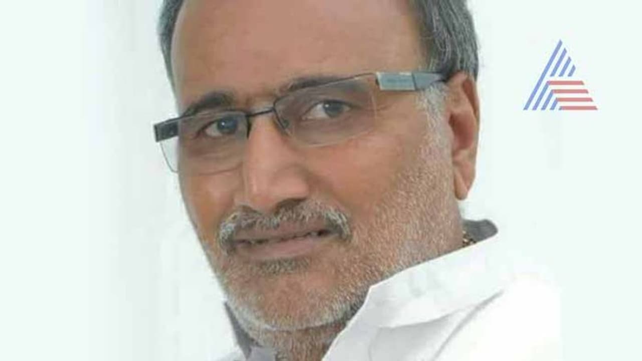 ಪಶುವೈದ್ಯರಿಗೆ ಖಡಕ್ ವಾರ್ನಿಂಗ್ ಕೊಟ್ಟ ಸಚಿವ ನಾಡಗೌಡ ಪಶುವೈದ್ಯರಿಗೆ ಖಡಕ್ ವಾರ್ನಿಂಗ್ ಕೊಟ್ಟ ಸಚಿವ ನಾಡಗೌಡ