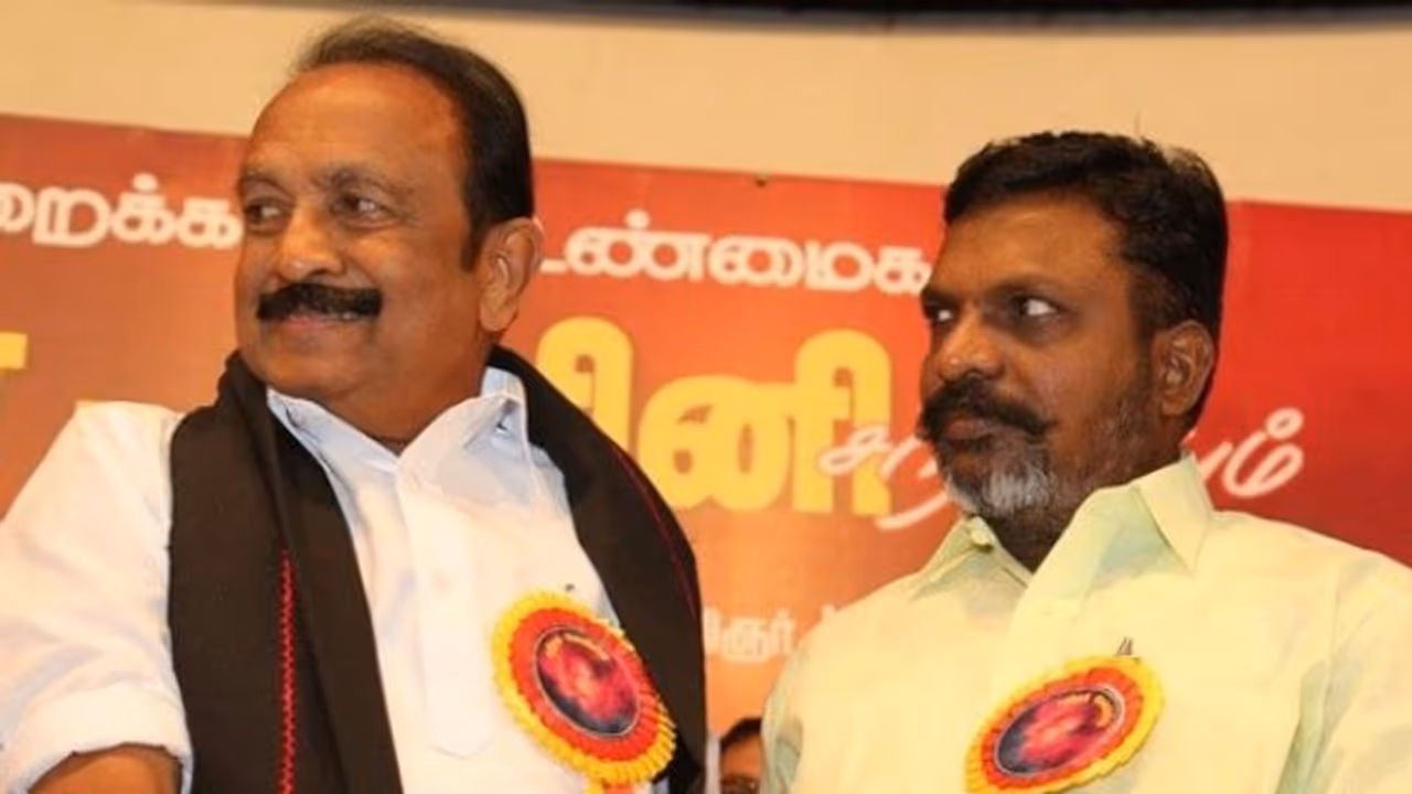 திட்டினாலும் திமுகவை விட்டுக்கொடுக்காத வைகோ! அதிமுகவிற்கு தாவும் திருமா... ஒரே நாளில் நடந்தது என்ன? என்ன காரணம் திட்டினாலும் திமுகவை விட்டுக்கொடுக்காத வைகோ! அதிமுகவிற்கு தாவும் திருமா... ஒரே நாளில் நடந்தது என்ன? என்ன காரணம்