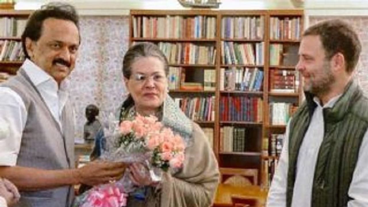 பிரித்தாளும் சூழ்ச்சி, வெறுப்பு பேச்சு.. பிரதமர் மோடியின் அமைதி.. காங்கிரஸ், திமுக உள்பட 13 கட்சி கூட்டறிக்கை! பிரித்தாளும் சூழ்ச்சி, வெறுப்பு பேச்சு.. பிரதமர் மோடியின் அமைதி.. காங்கிரஸ், திமுக உள்பட 13 கட்சி கூட்டறிக்கை!