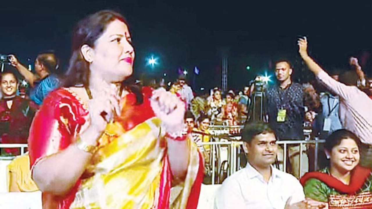 ಕರಾವಳಿ ಉತ್ಸವದಲ್ಲಿ ಬಿಜೆಪಿ ಶಾಸಕಿ ನೃತ್ಯ